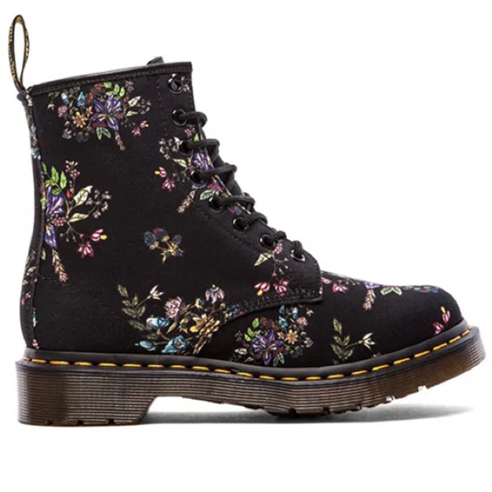 DR. MARTENS Castel 8-Eye Boot in Black Belladonna